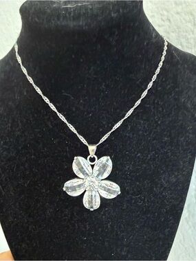 Crystal Flower Pendant Necklace - Clear/Silver - EUC!
